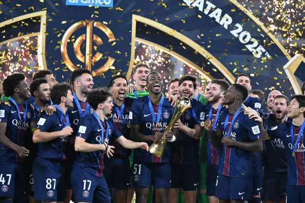 لحظة تتويج سان جيرمان باللقب العالمي (تصوير: بشير صالح)