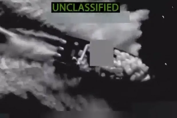 أرشيفية من مقطع عرضه وزير الدفاع الأميركي بيت هيغسيث لاستهداف أحد قوارب تهريب المخدرات في شرق المحيط الهادئ (أ.ف.ب)