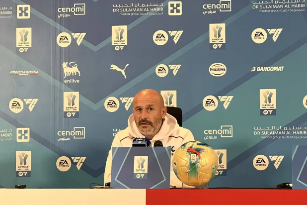 فينشينزو إيتاليانو مدرب فريق بولونيا (الشرق الأوسط)