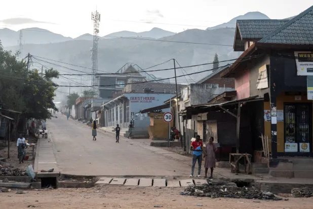 القتال الكثيف في شرق الكونغو تسبب في نزوح الآلاف (رويترز)