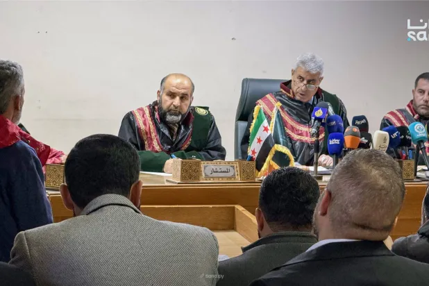 القضاة خلال جلسة محاكمة المتهمين بأحداث الساحل السوري الخميس (سانا)