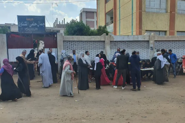 مصريون أمام مركز اقتراع في محافظة الغربية (تنسيقية شباب الأحزاب) 