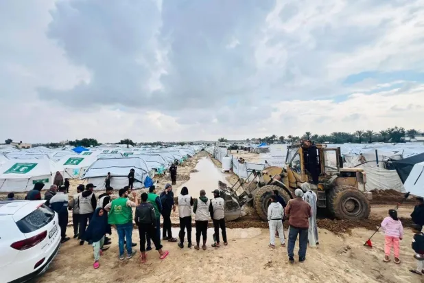 
The King Salman Humanitarian Aid and Relief Center has established the largest displacement camp in Deir al-Balah, as displaced people struggle with the impact of war and cold weather (KSrelief)