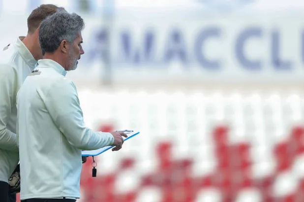 الحرمان من التسجيل سيضع الجهاز الفني لضمك في أزمة حقيقية (موقع النادي)