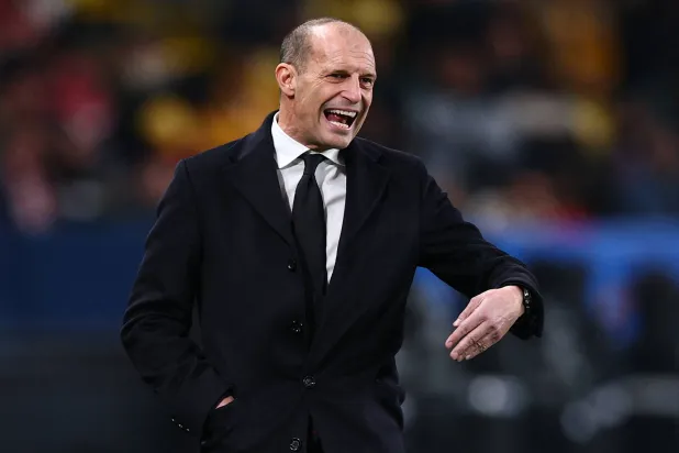 أليغري يوجه لاعبيه خلال المباراة (رويترز)