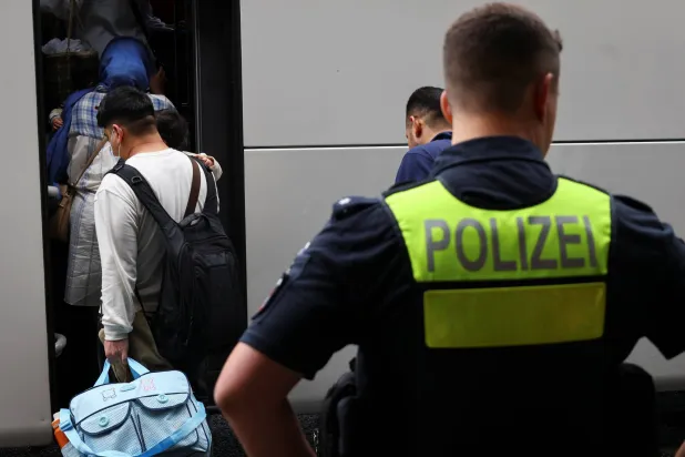 ألمانيا تعتزم استقبال مئات الأفغان العالقين في باكستان 