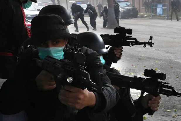 عناصر من الشرطة الباكستانية في حالة استنفار (متداولة)