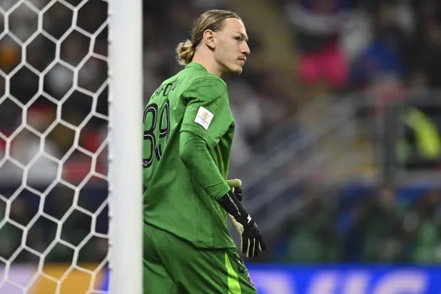 الروسي ماتفي سافونوف حارس سان جيرمان (إ.ب.أ)