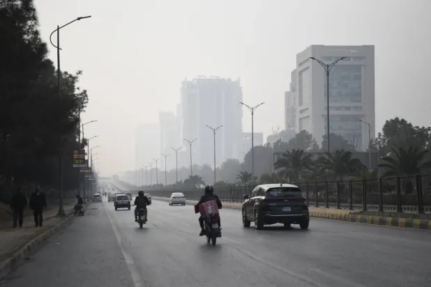 A view of traffic circulating amid dense fog in Islamabad, Pakistan, 18 December 2025. EPA/SOHAIL SHAHZAD