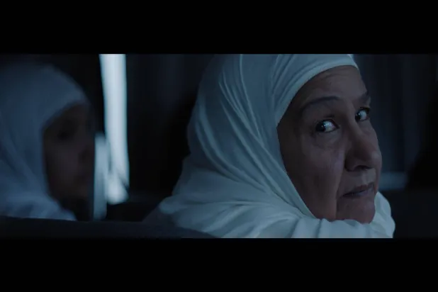 خيرية نظمي في مشهد من فيلم «هجرة» (الشرق الأوسط)