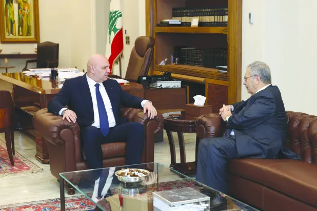 الرئيس اللبناني جوزيف عون مستقبلاً نائب رئيس الحكومة طارق متري (رئاسة الجمهورية)