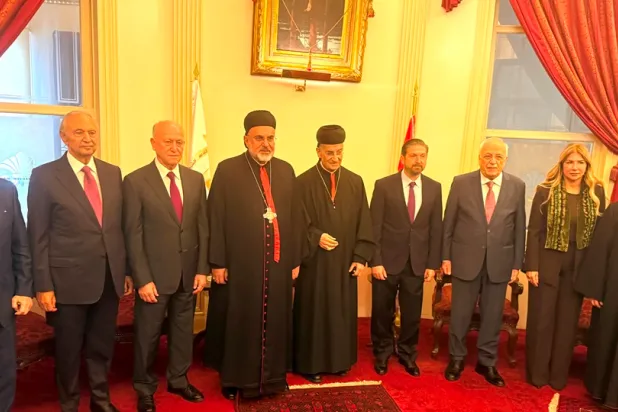 الراعي متوسطاً عدداً من النواب ورجال الدين في مدينة طرابلس (الوكالة الوطنية للإعلام)