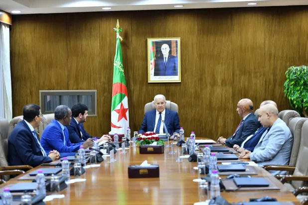 رئيس البرلمان في اجتماع مع أصحاب مقترحَي تجريم الاستعمار وتعديل قانون الجنسية (البرلمان)