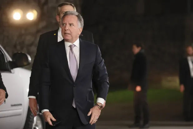 Başkan Donald Trump'ın özel temsilcisi Steve Wittkoff, Berlin'deki Şansölyelik binasında (EPA)