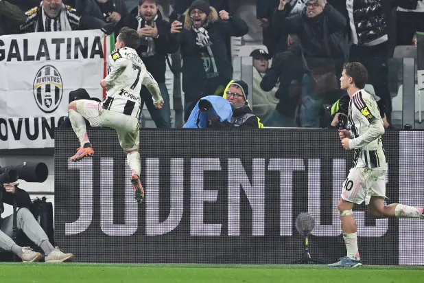  كونسيساو محتفلا بهدفه في روما (إ.ب.أ)