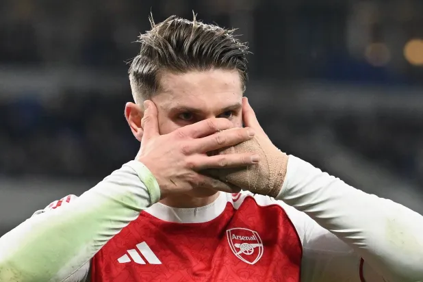 فيكتور يوكيريس سجل هدف الفوز لأرسنال (إ.ب.أ)