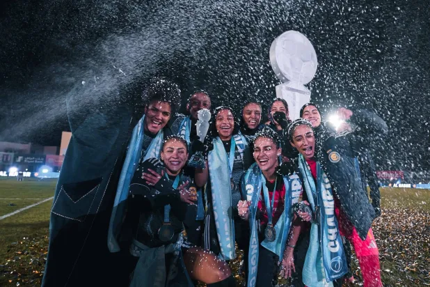 سيدات النصر يحتفلن باللقب الجديد (الشرق الأوسط)