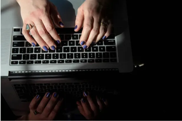 التطورات الرقمية تثير معضلات أخلاقية لم تكن موجودة من قبل (رويترز)