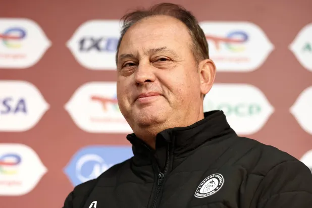 ماريو مارينيكا المدير الفني لمنتخب زيمبابوي (أ.ف.ب)