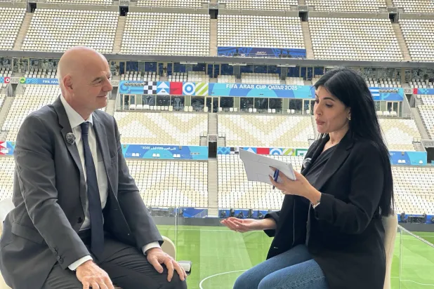 إنفانتينو خلال حواره مع الزميلة فاتن أبي فرج (الشرق الأوسط)