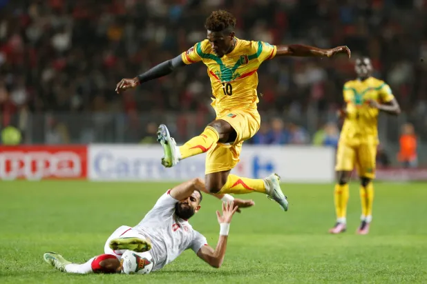 إيف بيسوما يواصل الغياب عن مالي (رويترز)