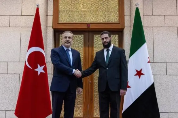 لقاء سابق بين الرئيس السوري أحمد الشرع ووزير الخارجية التركي هاكان فيدان في دمشق (رويترز)