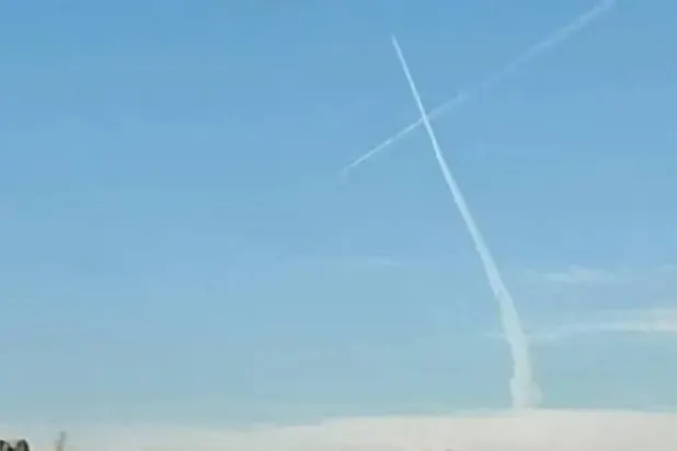 صورة نشرتها وكالة «نور نيوز» التابعة للمجلس الأعلى للأمن القومي من مناورات صاروخية لم تحدد موقعها