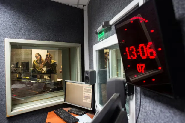 Israeli soldiers from Galei Tzahal, the Israeli army radio station, are seen through a window while producing a show at the station's studio in Jaffa, south of central Tel Aviv November 10, 2013. REUTERS/Nir Elias