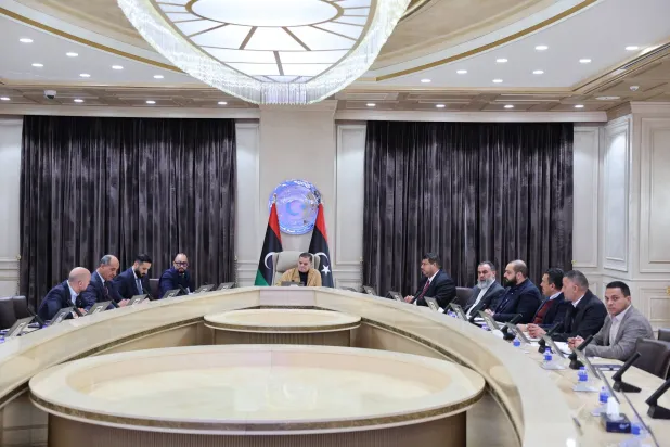 رئيس حكومة «الوحدة» عبد الحميد الدبيبة في اجتماع مع مسؤولي المؤسسة الوطنية للنفط - 14 ديسمبر (مكتب الدبيبة)