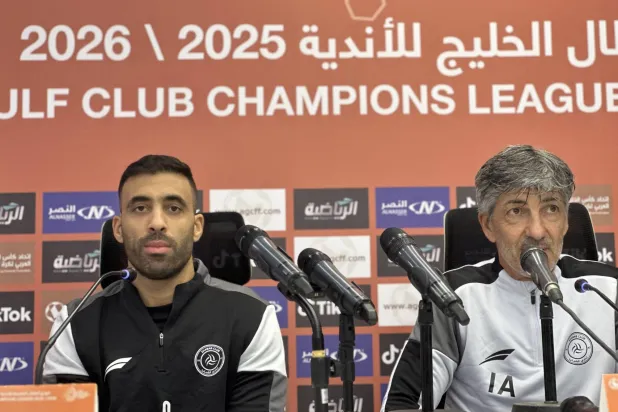 حمد الله رفقة ألغواسيل في المؤتمر الصحافي (الشرق الأوسط)