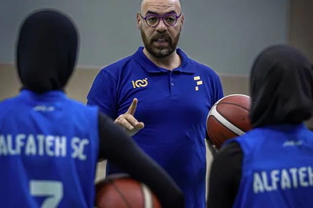 المصري محمد عبد الحليم محمد المدير الفني لفريق السيدات لكرة السلة (نادي الفتح)