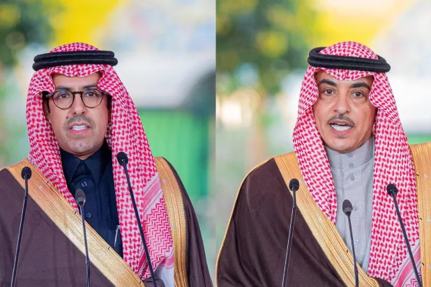 وزير الإعلام السعودي سلمان الدوسري والعضو المنتدب لشركة «القدية للاستثمار» عبد الله الداود خلال المؤتمر (وزارة الإعلام)