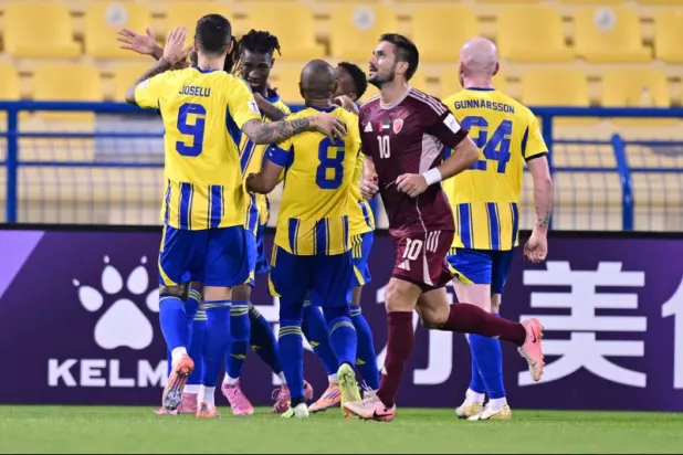 فرحة لاعبي الغرافة القطري بالفوز على الوحدة الإماراتي (الاتحاد الآسيوي)