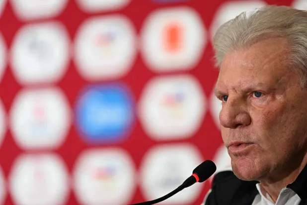 بول بوت مدرب أوغندا (أ.ف.ب)