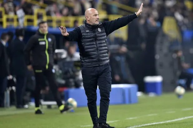 فينشينزو إيتاليانو مدرب فريق بولونيا الإيطالي (إ.ب.أ) 