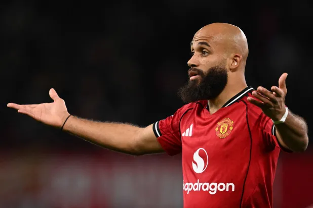 بريان مبومو مهاجم مانشستر يونايتد الإنجليزي (أ.ف.ب)