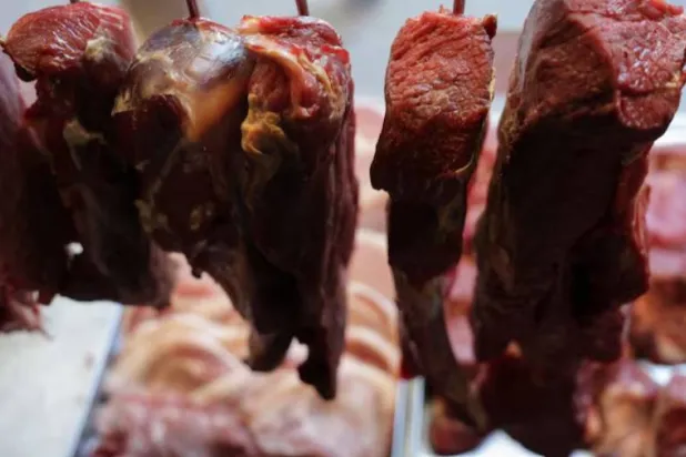 النتائج الأولية للدراسة تشير إلى دور محتمل لاستهلاك اللحوم الحمراء في زيادة خطر سرطان البروستاتا (أرشيفية - رويترز)