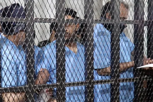 معتقلون تحاكمهم الجماعة الحوثية في إجراءات تصفها الأوساط الحقوقية بغير العادلة (إ.ب.أ)