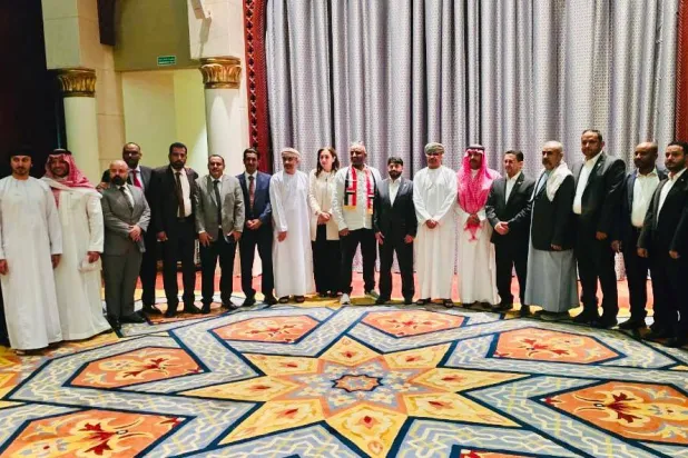 جانب من المشاركين في مشاورات مسقط بشأن المحتجزين والأسرى اليمنيين (إكس)