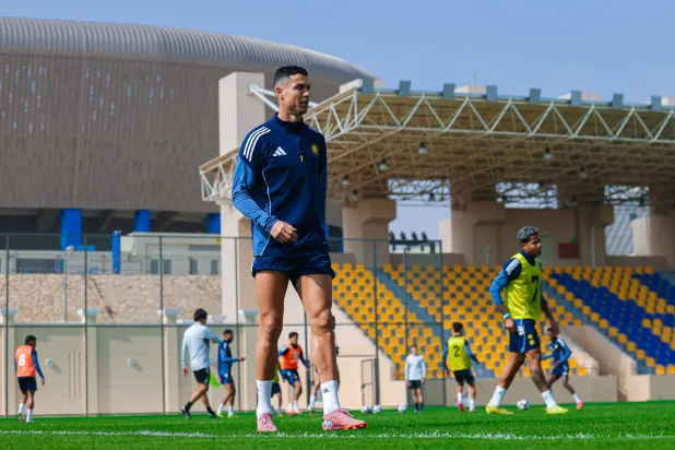 رونالدو خلال مشاركته في التدريبات (نادي النصر)