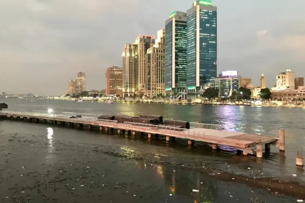 بنايات على نيل القاهرة (تصوير: عبد الفتاح فرج)