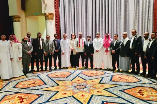 جانب من المشاركين في مشاورات مسقط بشأن المحتجزين والأسرى اليمنيين (إكس)