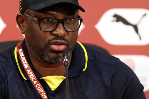 تييري مويوما المدير الفني لمنتخب الغابون (أ.ف.ب)