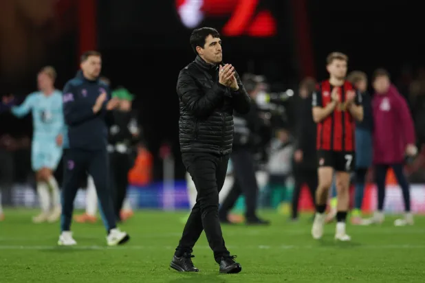 الإسباني أندوني إيرولا مدرب بورنموث (رويترز)