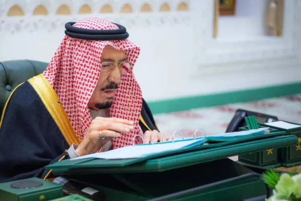 Custodian of the Two Holy Mosques King Salman bin Abdulaziz Al Saud chairs the Cabinet meeting in Riyadh. (SPA)