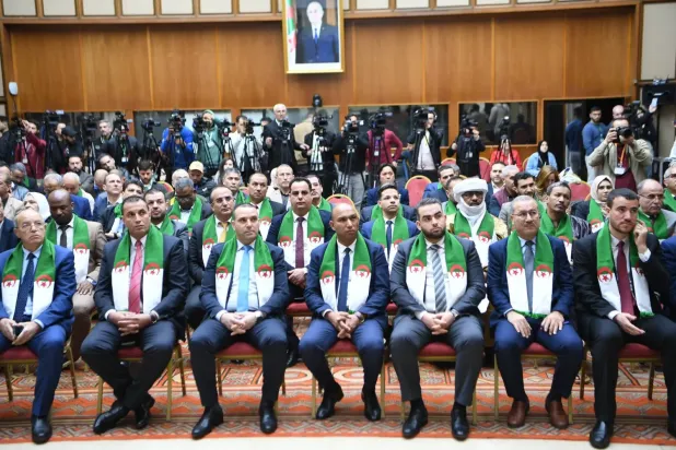 Sömürgeciliği suç sayan yasa taslağını hazırlayan komite üyeleri (Arşiv- Cezayir Parlamentosu)