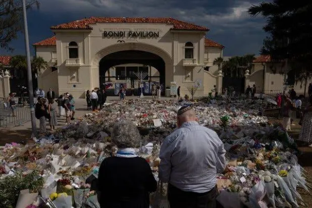 نصب تذكاري بالقرب من شاطئ بونداي (نيوريوك تايمز)