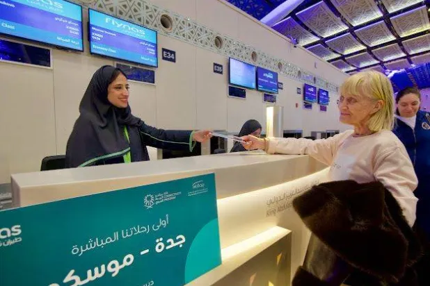 مطار الملك عبد العزيز يدشّن أولى رحلاته المباشرة إلى موسكو