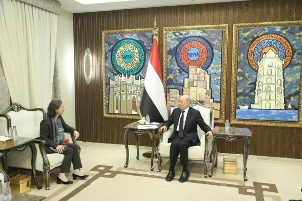 العليمي مستقبلاً في الرياض السفيرة الفرنسية لدى اليمن (سبأ)