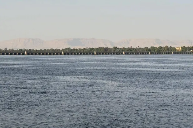نهر النيل عند قناطر إسنا جنوب مصر (الشرق الأوسط)